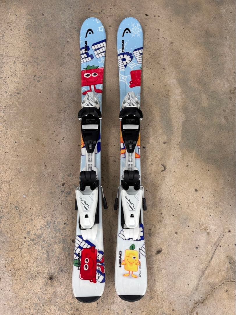 キャラクター柄 スキー板と靴、ポール付き