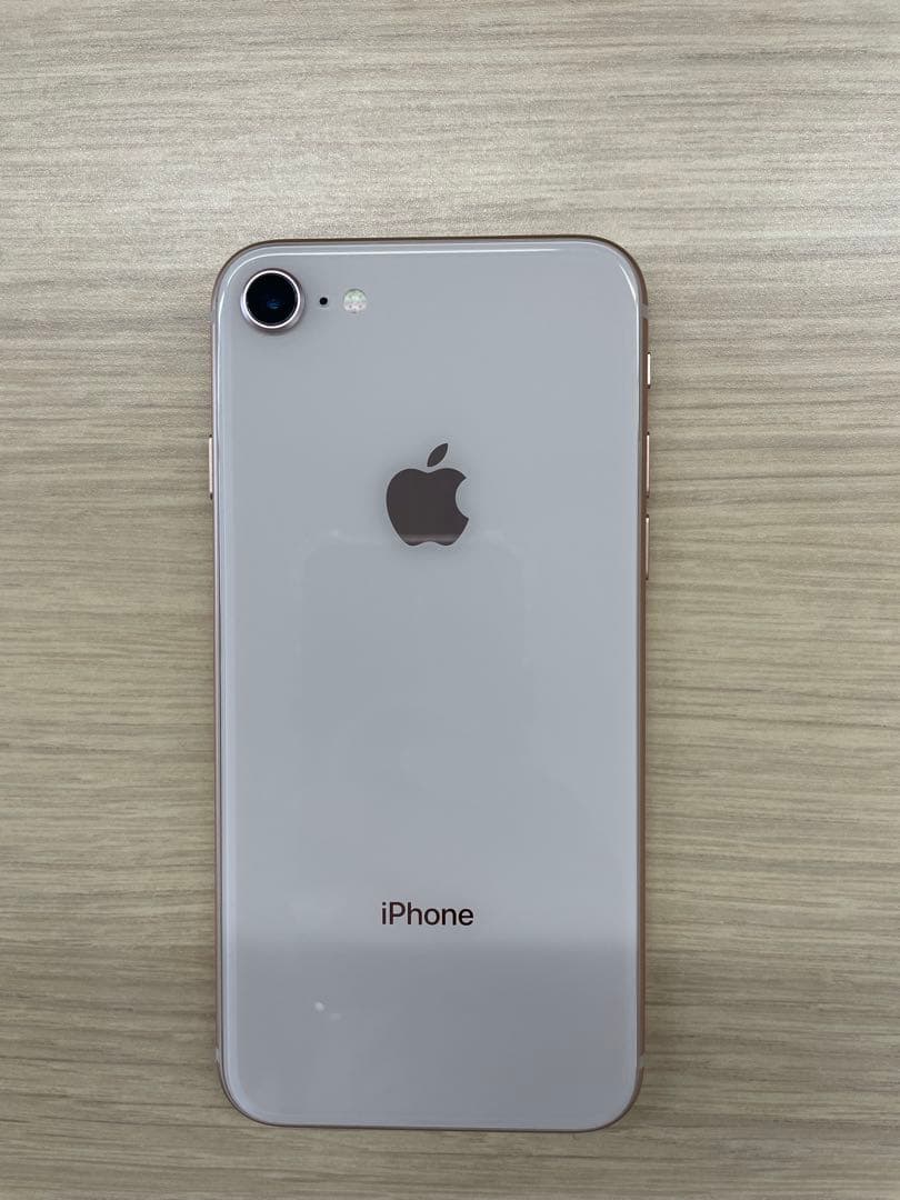 iPhone8 ゴールド色