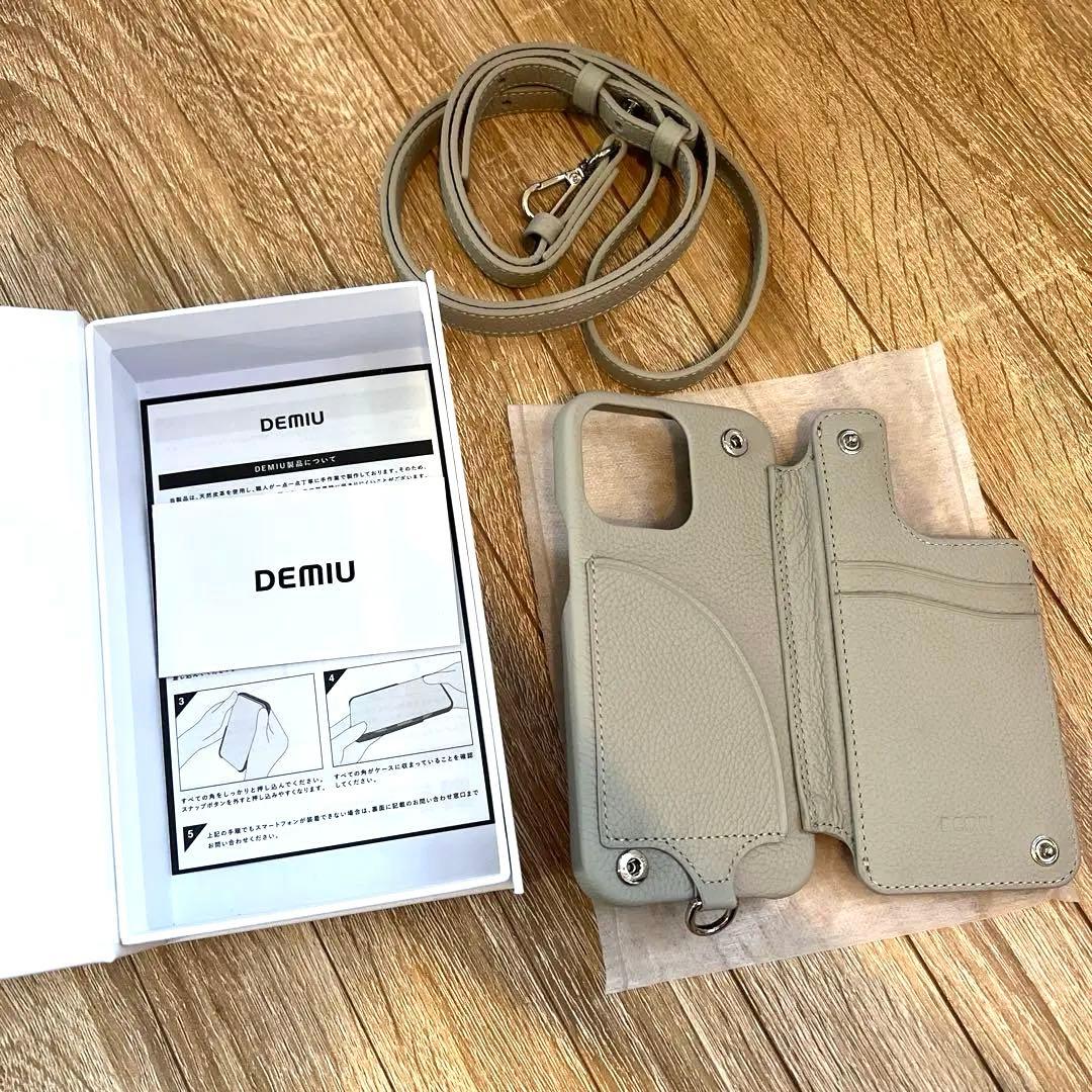 《新品未使用品》DEMIU iPhoneケース カード収納付きandストラップ