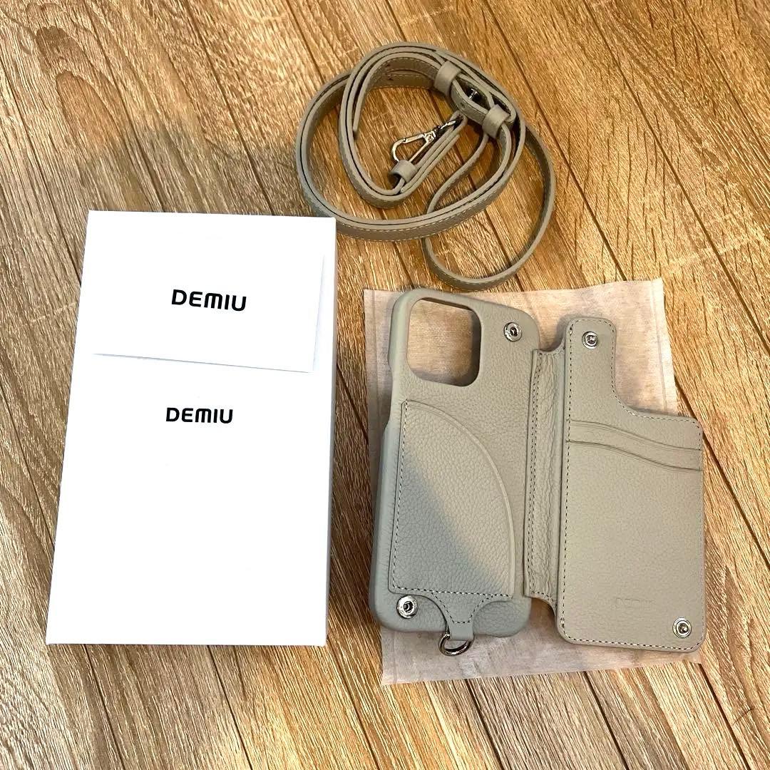 《新品未使用品》DEMIU iPhoneケース カード収納付きandストラップ