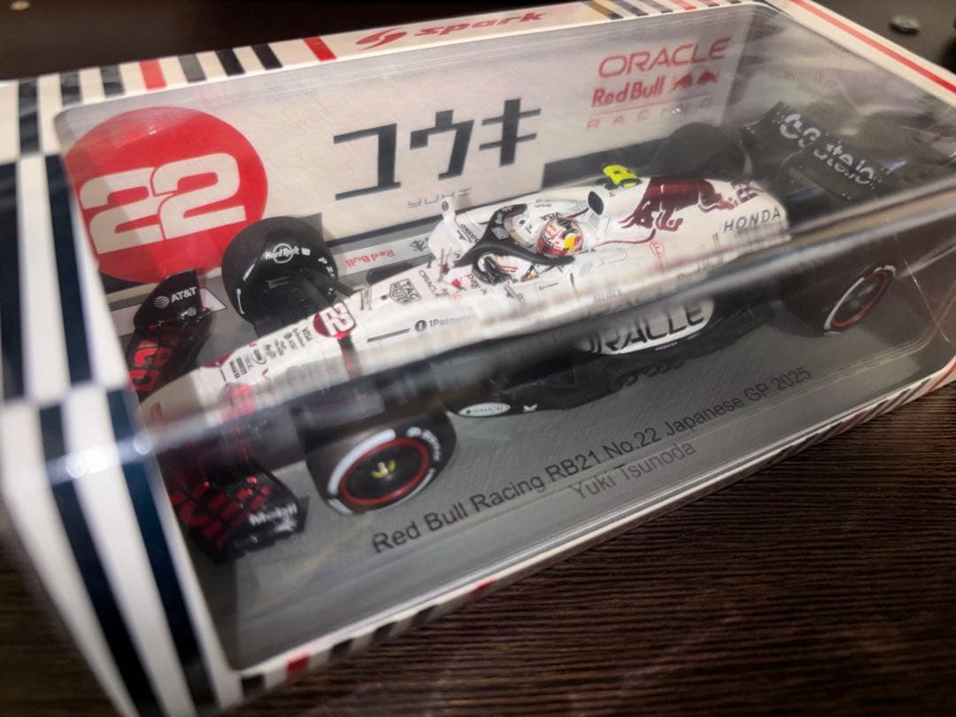 ミニカー Red Bull Racing RB21 Yuki Tsunoda 1/43