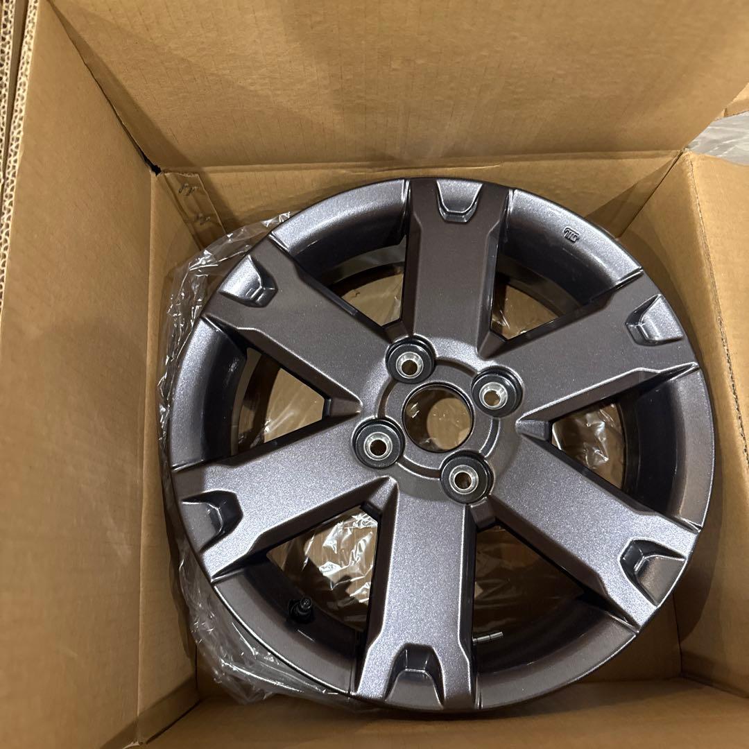 送料負担タフト純正15インチ クロームグレー未使用