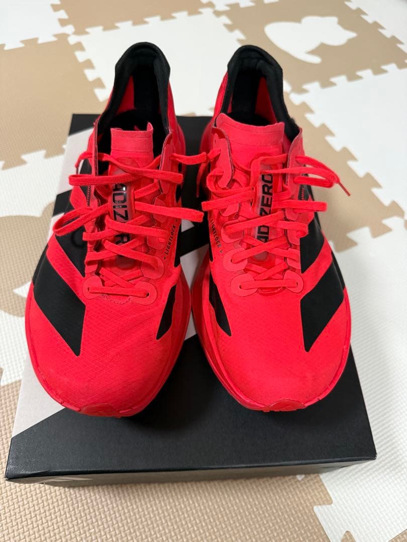 アディオスプロ4 28.0 赤×黒（販売終了色）