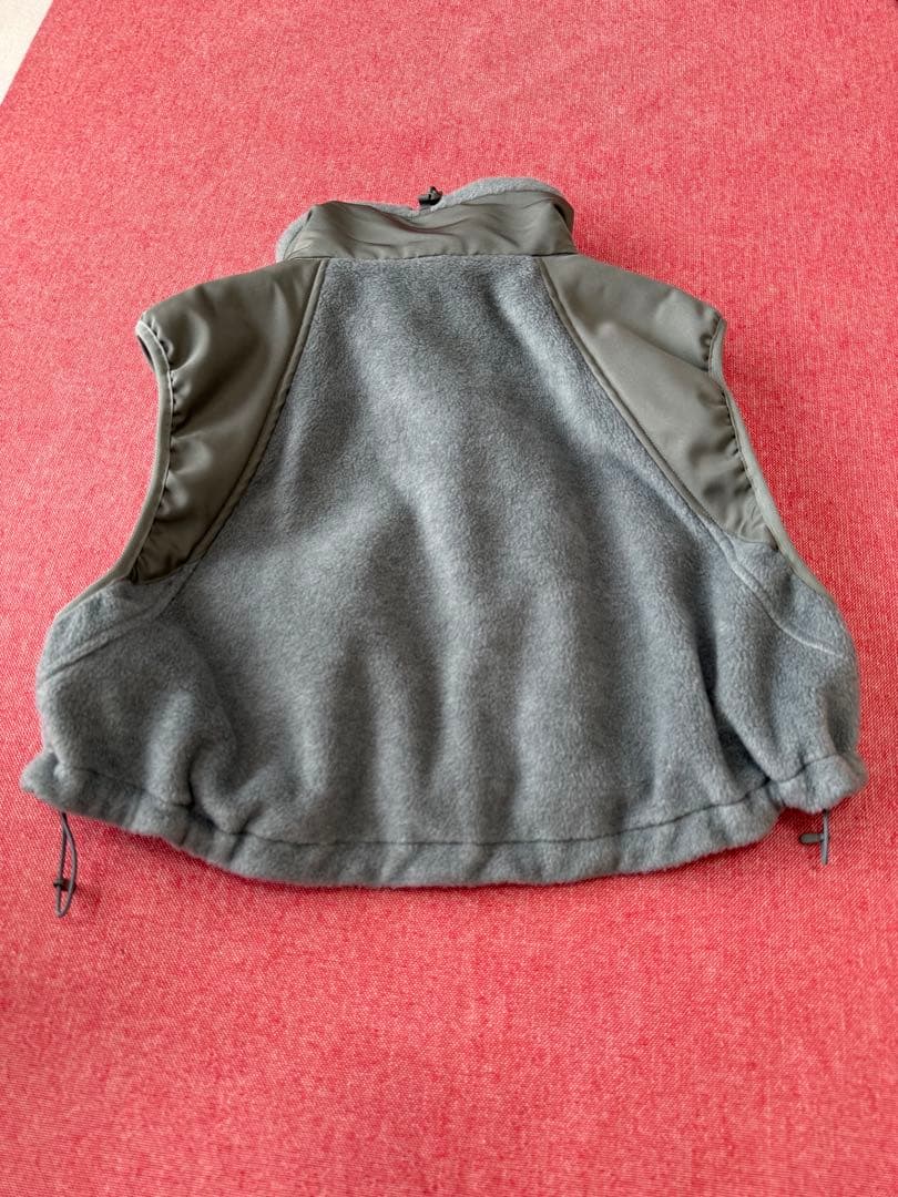 トップス hyke FLEECE CROPPED VEST