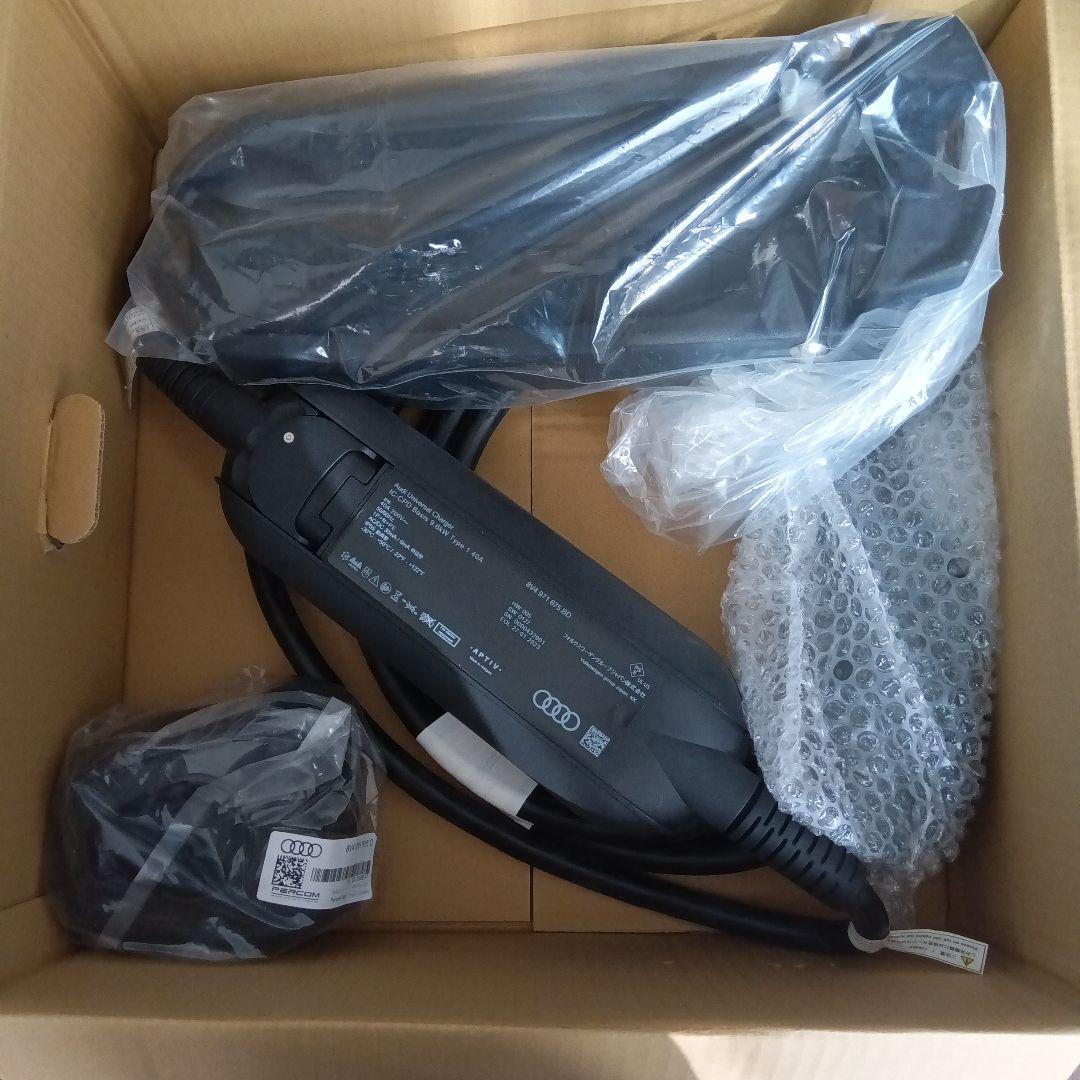 AUDI アウディ e-tron 充電ケーブル
