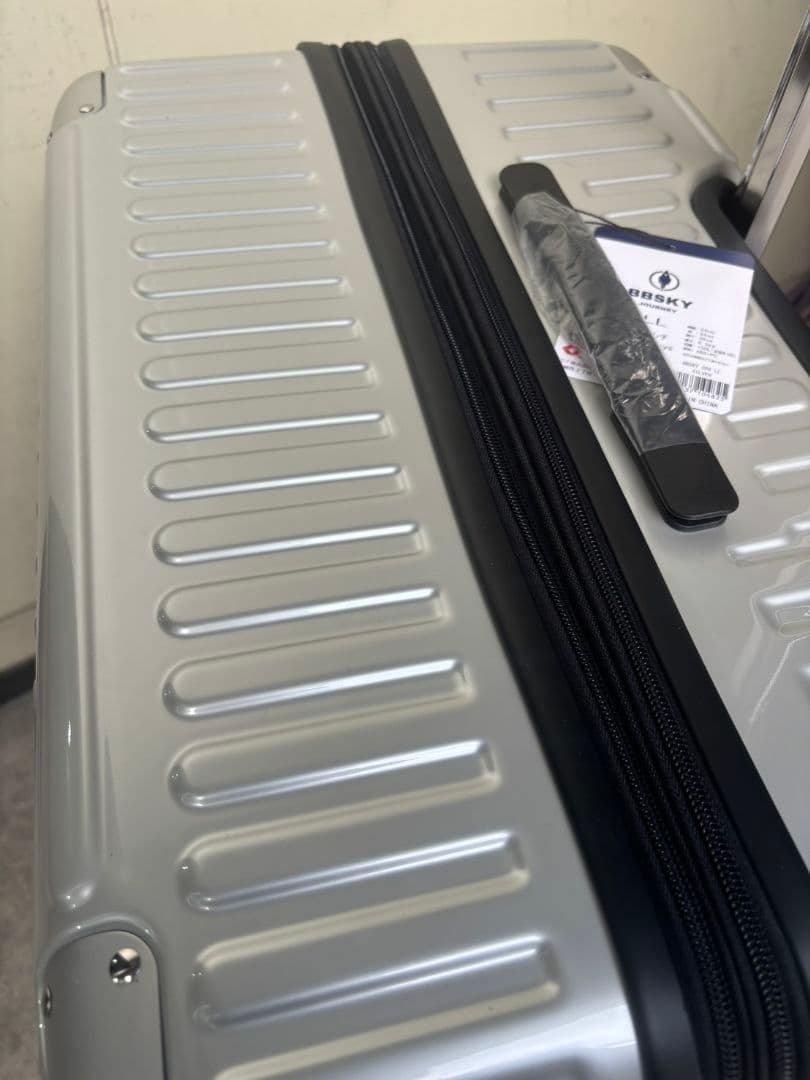 大容量特大LLサイズ　スーツケース　鏡面加工デザインシルバー32インチ150 L