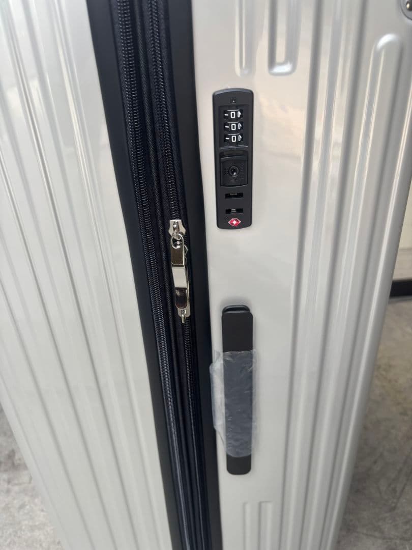 大容量特大LLサイズ　スーツケース　鏡面加工デザインシルバー32インチ150 L