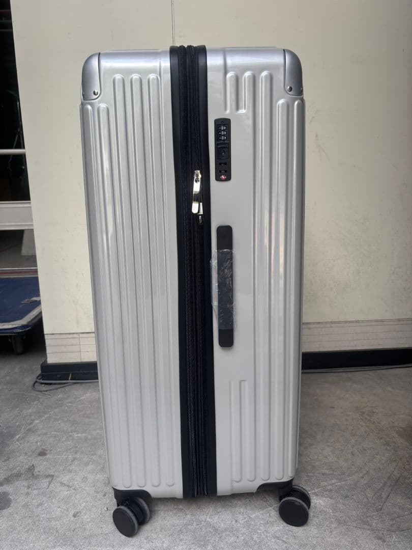 大容量特大LLサイズ　スーツケース　鏡面加工デザインシルバー32インチ150 L