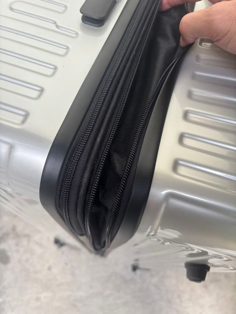 大容量特大LLサイズ　スーツケース　鏡面加工デザインシルバー32インチ150 L