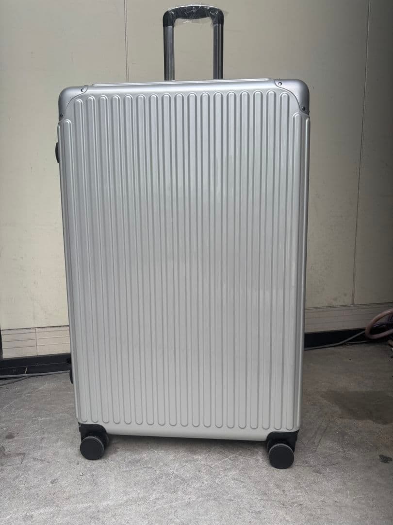 大容量特大LLサイズ　スーツケース　鏡面加工デザインシルバー32インチ150 L