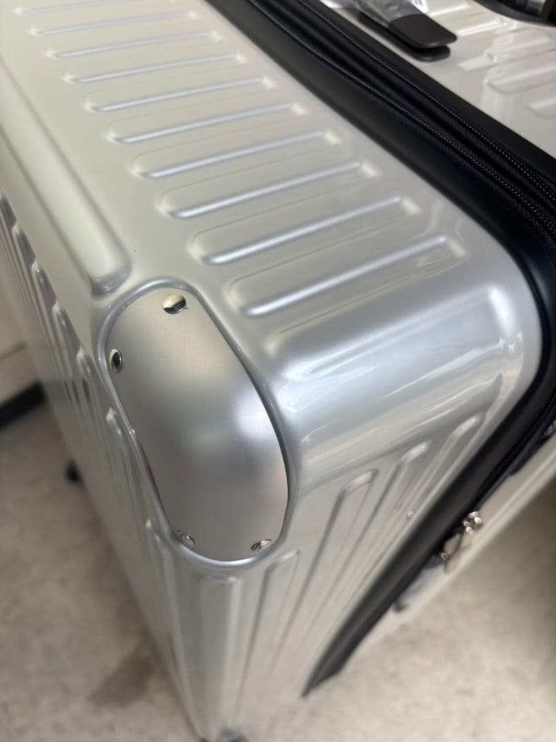 大容量特大LLサイズ　スーツケース　鏡面加工デザインシルバー32インチ150 L