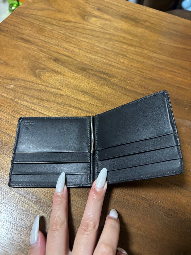 GUCCI ブラックレザー 二つ折り財布　希少