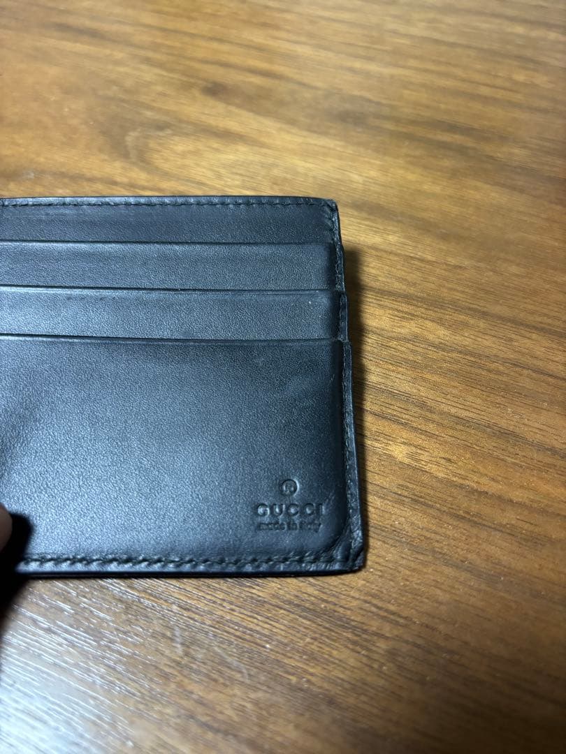 GUCCI ブラックレザー 二つ折り財布　希少