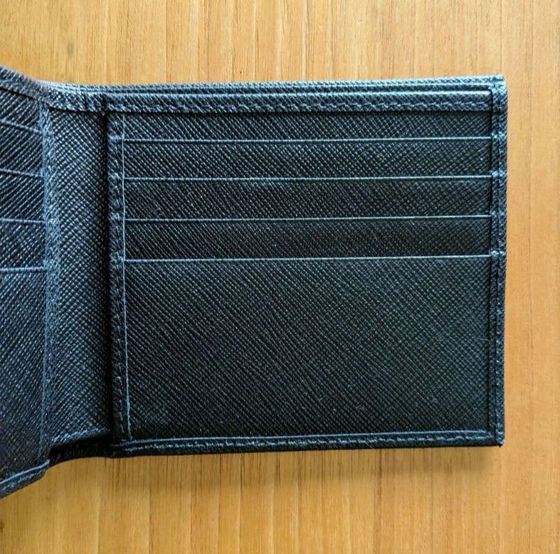 【未使用品】PRADA サフィアーノ トライアングル二つ折り財布