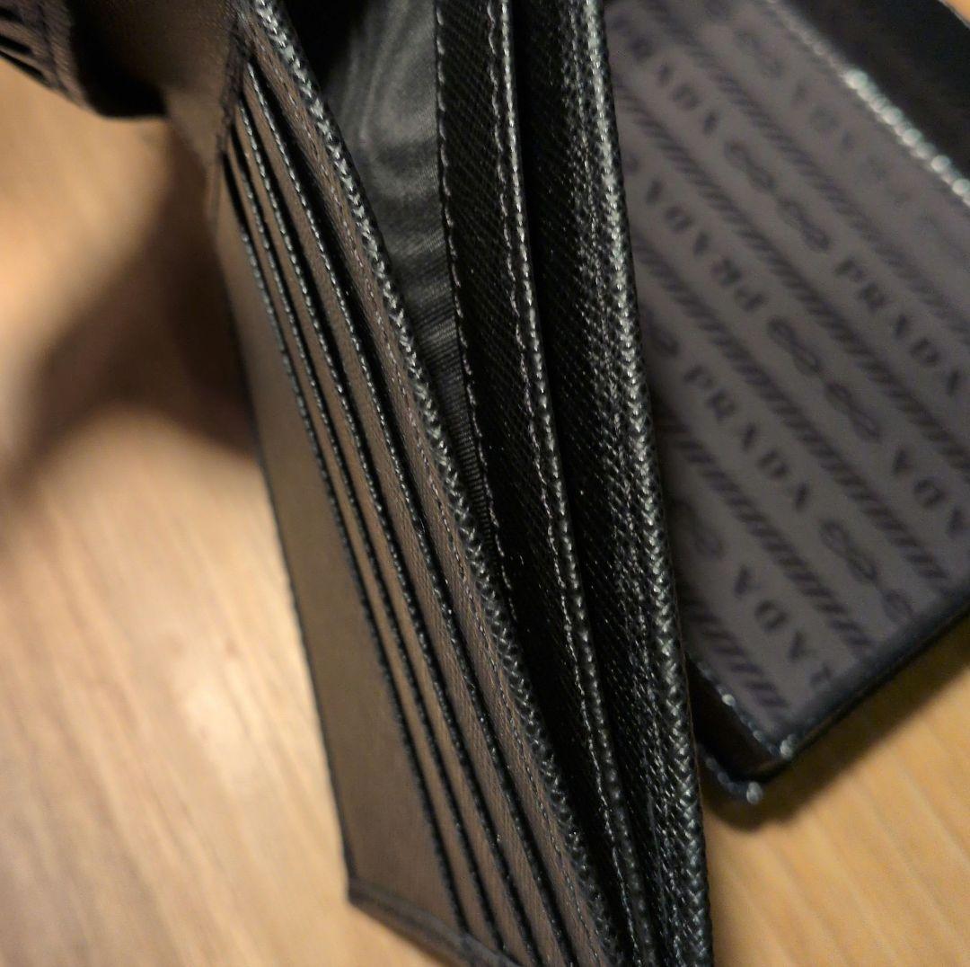 【未使用品】PRADA サフィアーノ トライアングル二つ折り財布