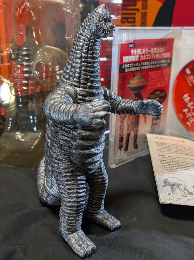 怪獣のあけぼのＤＶＤ２枚組＆特典フィギュア 幻のレッドキング シルバーバージョン