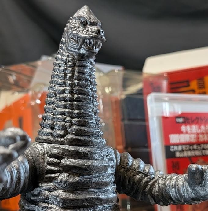 怪獣のあけぼのＤＶＤ２枚組＆特典フィギュア 幻のレッドキング シルバーバージョン