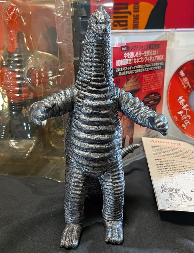 怪獣のあけぼのＤＶＤ２枚組＆特典フィギュア 幻のレッドキング シルバーバージョン