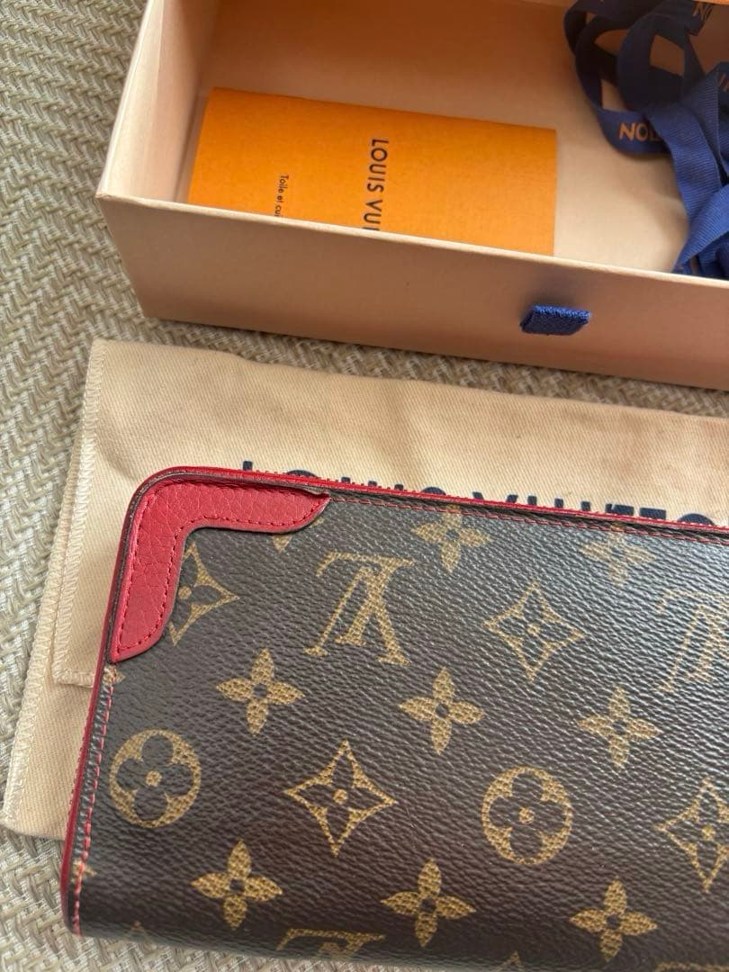 LOUIS VUITTONルイヴィトン モノグラム レティーロラウンド長財布