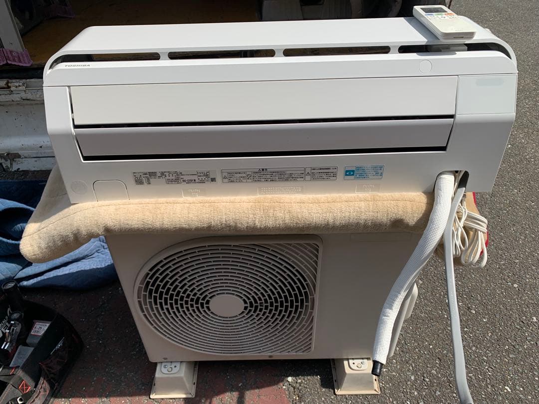 エアコン本体　福岡市内取付料金込み　東芝　6-8畳タイプ　2018年