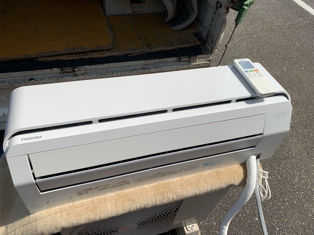 エアコン本体　福岡市内取付料金込み　東芝　6-8畳タイプ　2018年