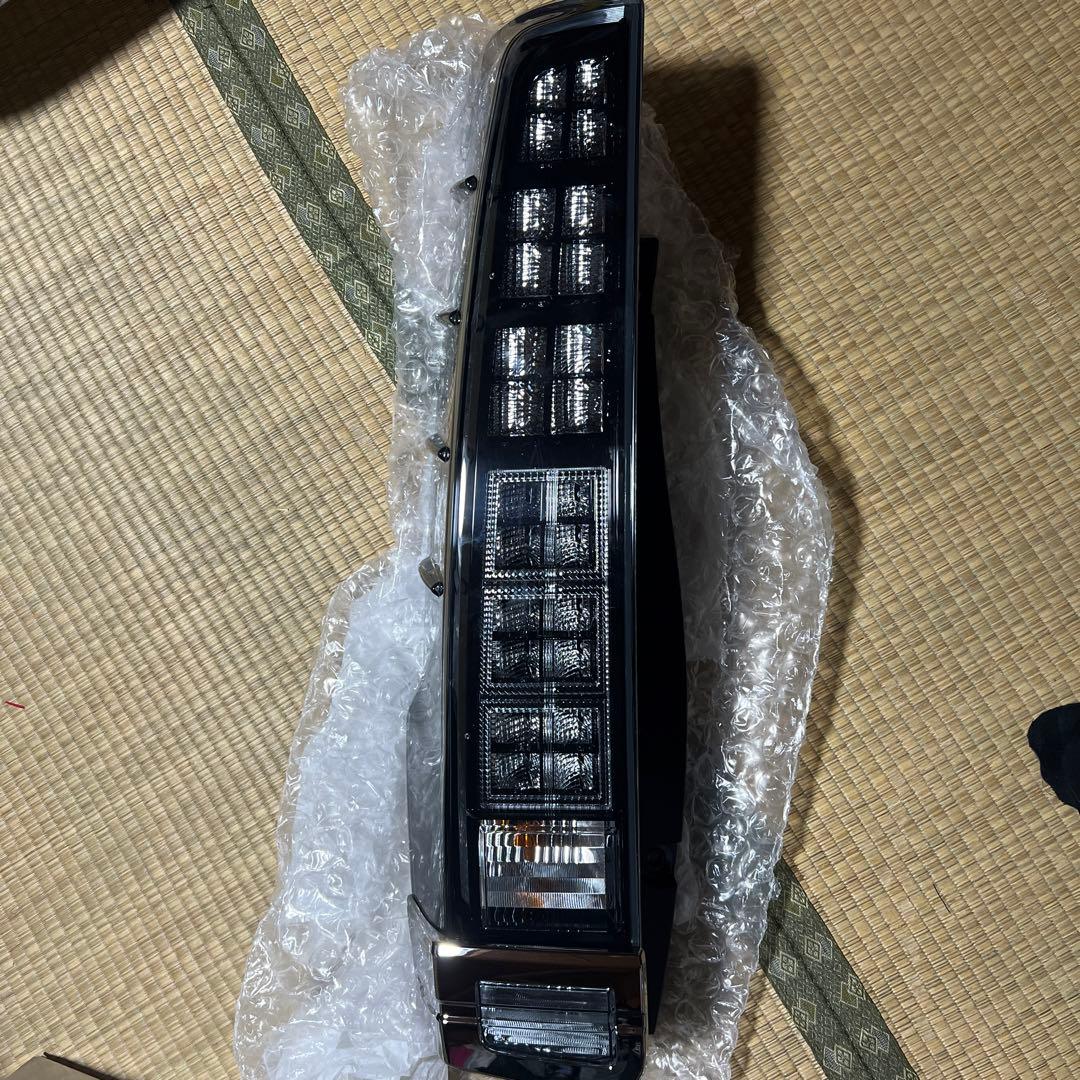 ボクシーテールランプ/VOXY/80  配線付きLEDKOITO 28-232