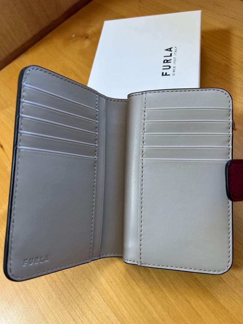 FURLA ダークピンク折り財布