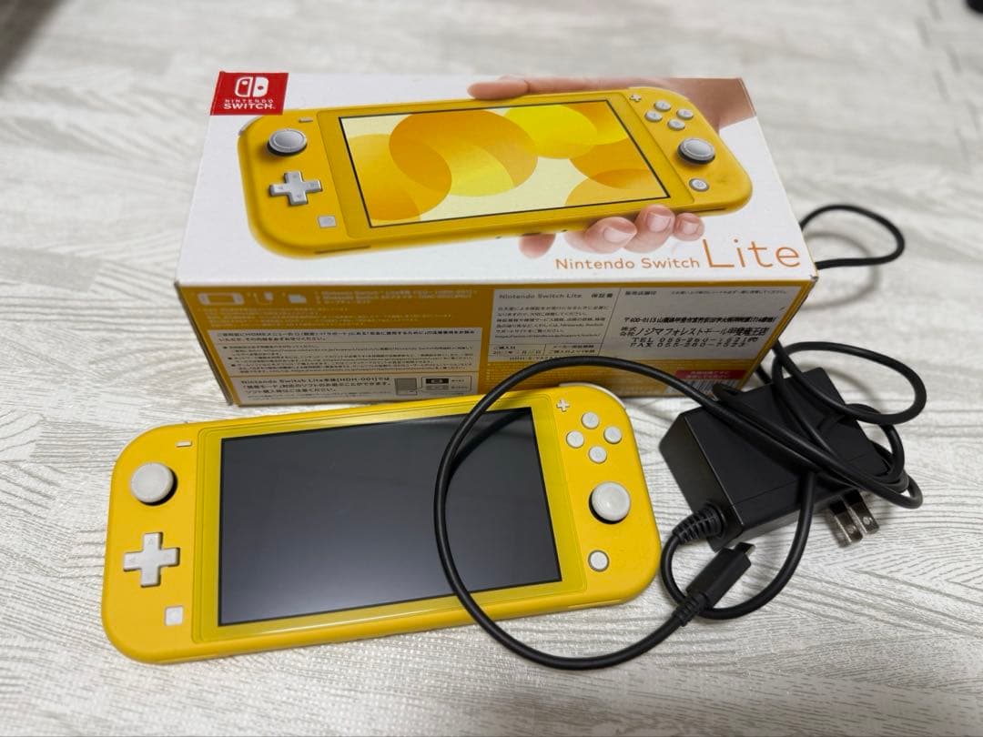 【ほぼ新品】Nintendo Switch Lite イエロー&カセット付き