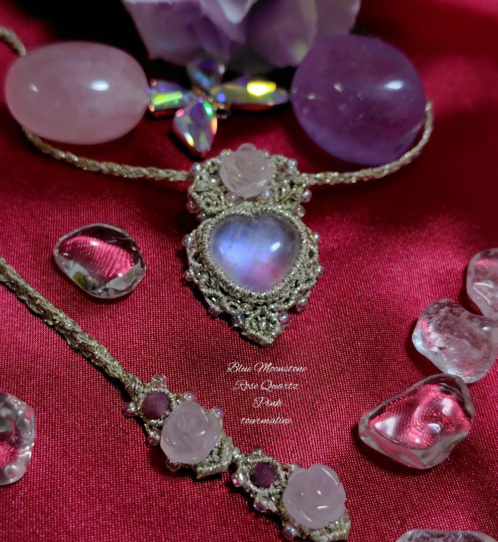 ♡ローズクォーツ、クィーンコンクシェル、ピンクトルマリンのマクラメネックレス