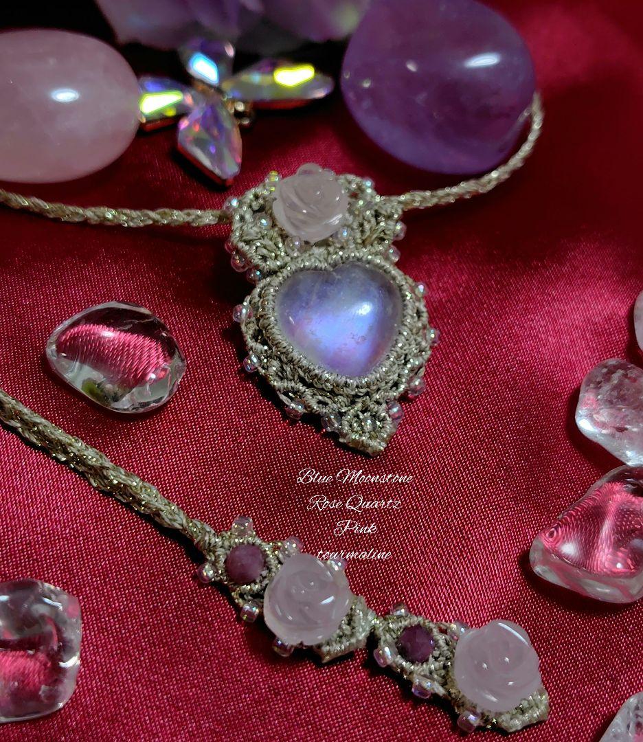 ♡ローズクォーツ、クィーンコンクシェル、ピンクトルマリンのマクラメネックレス