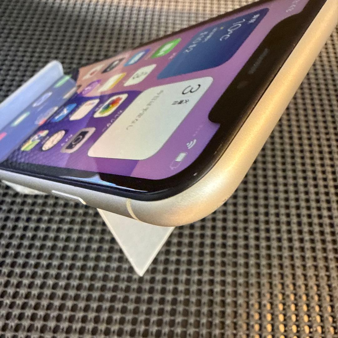 iPhone XR 64GB ホワイト SIMフリー バッテリー互換新品交換済み