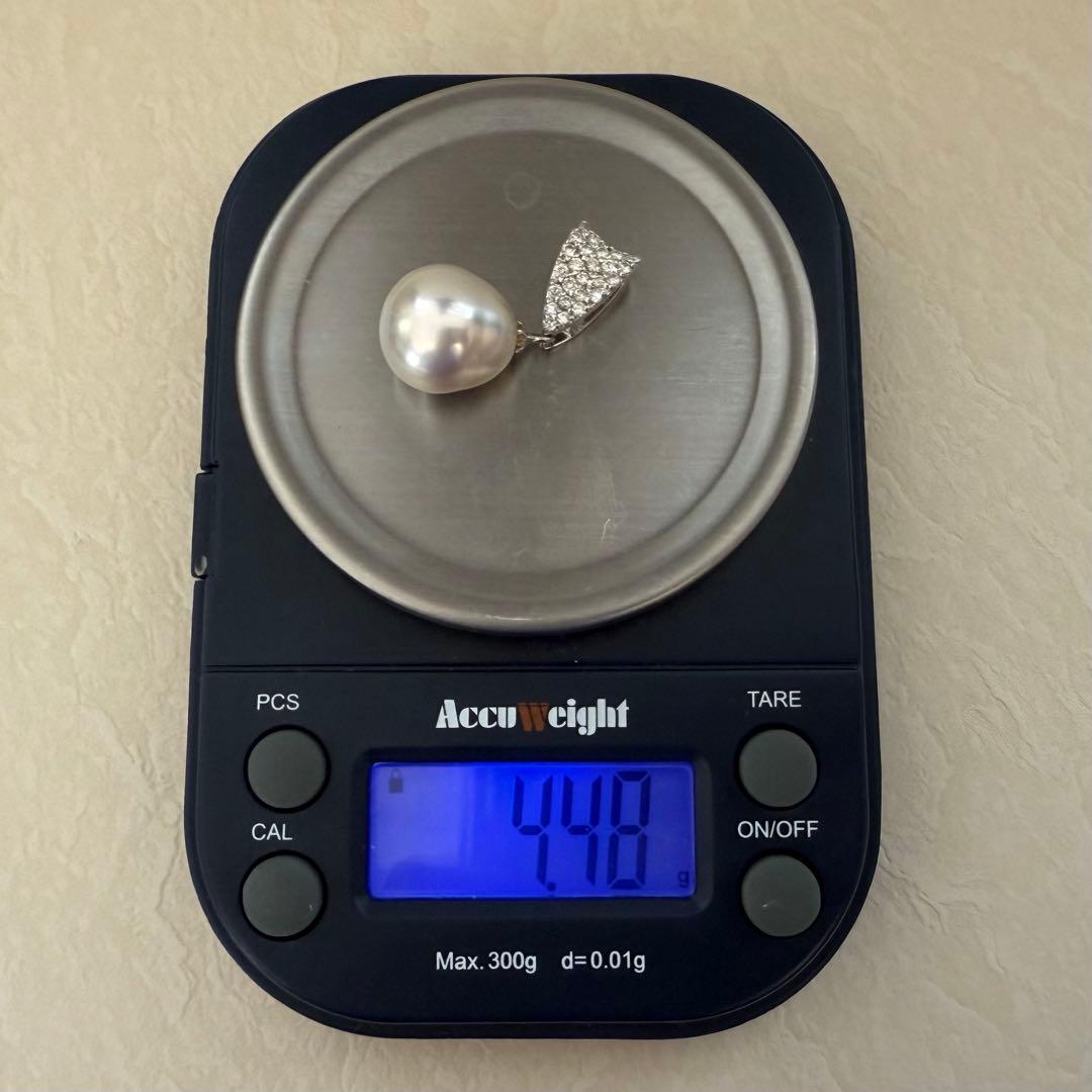 桜玲子　k18WGダイヤ0.30南洋白蝶パールペンダントトップ