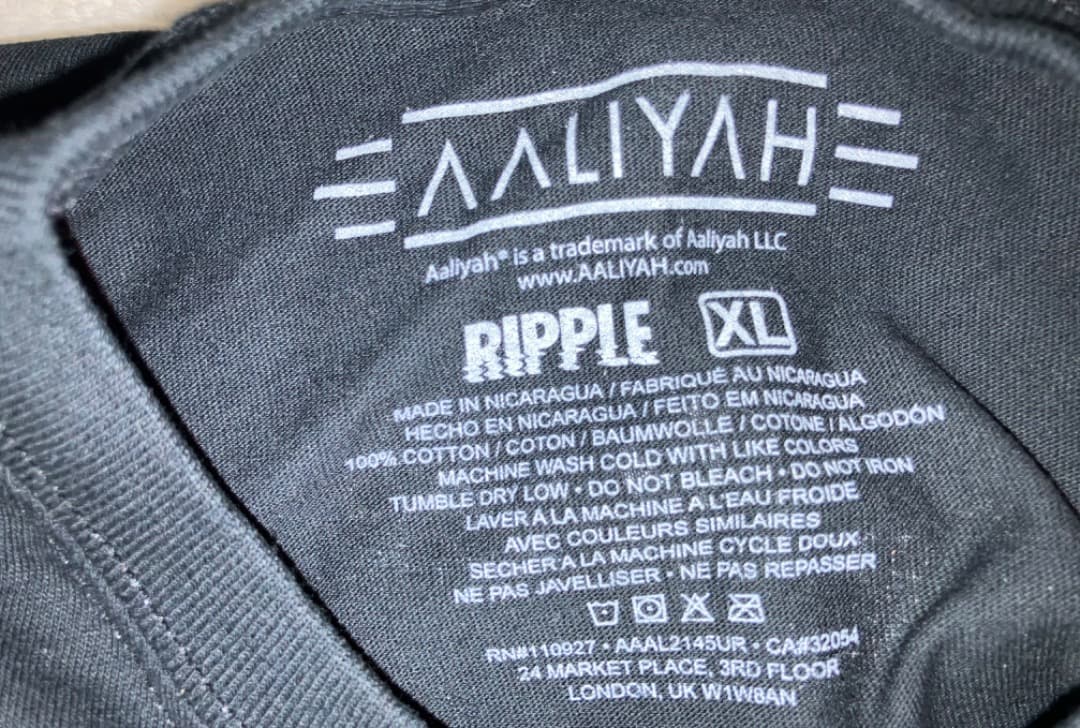 新品未使用　Aaliyah オフィシャルロンT