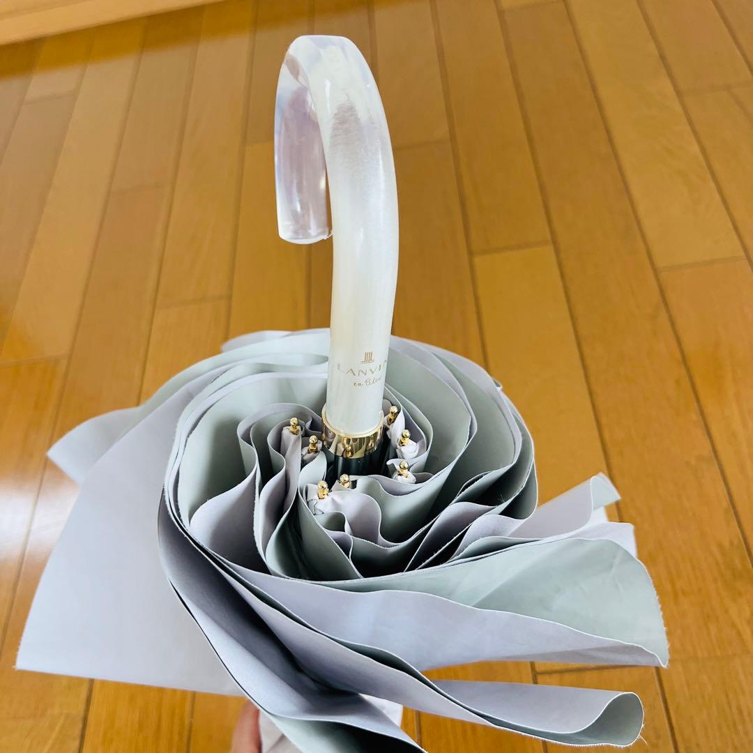 【新品同様✨】ランバン オン ブルー ラッフルフリル 折りたたみ傘 楽折り