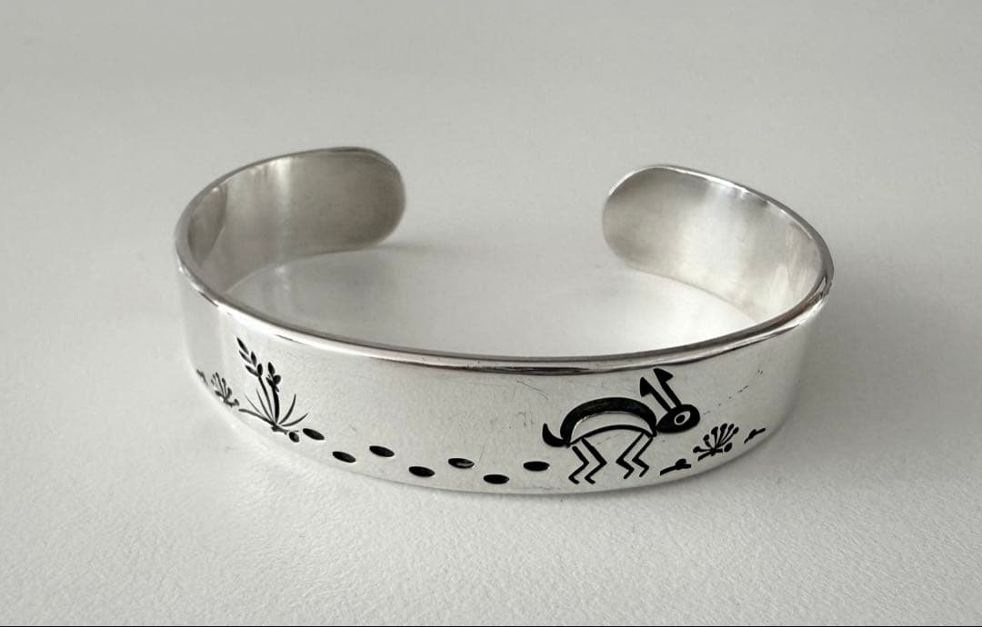 インディアンジュエリー ナバホ ナターシャペシュラカイ スタンプ バングル