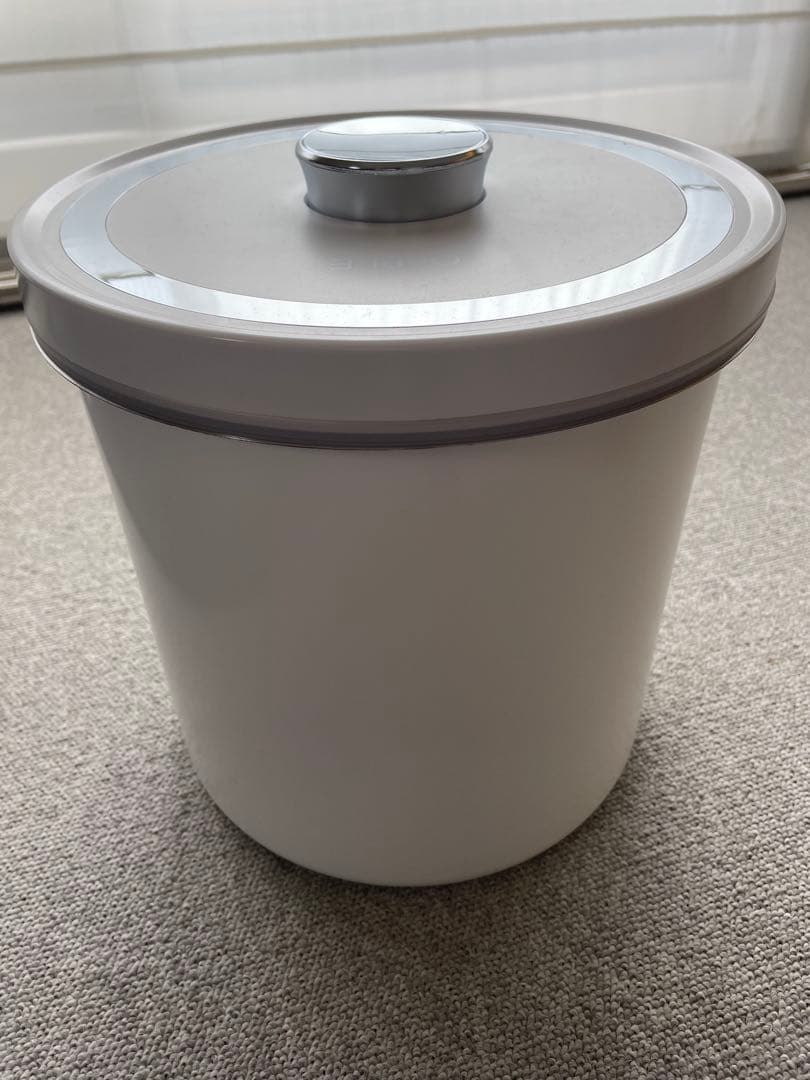 Ooble 真空保存容器　 食材のおいしさが続く魔法の容器！(新品です)