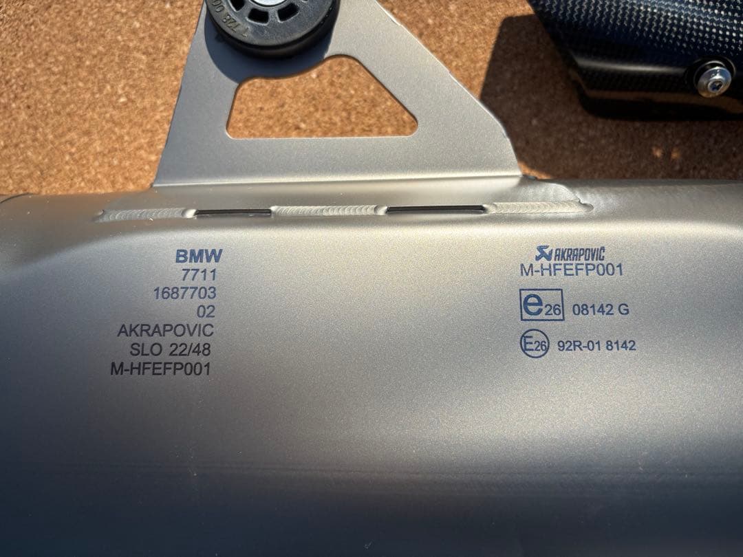 美品 R1250GS AKRAPOVIC スリップオンマフラー