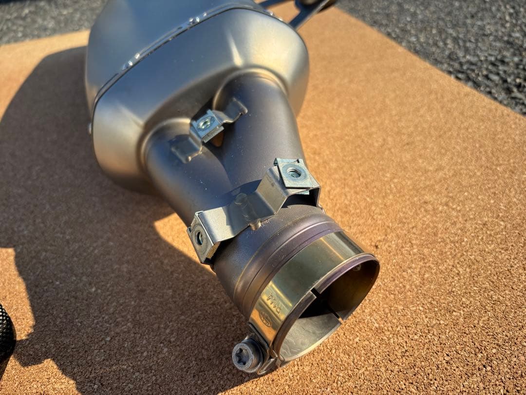 美品 R1250GS AKRAPOVIC スリップオンマフラー