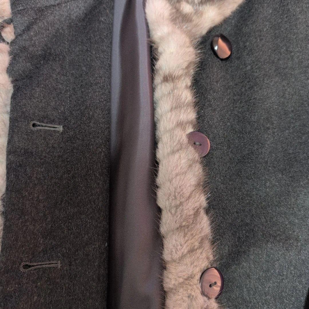 新品未使用品ダークグレーカシミヤ100% ミンク毛皮襟付きロングコート