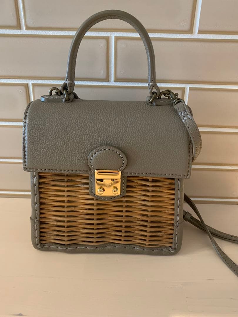 エバゴスebagos フニュシュリンクハンドバッグ S