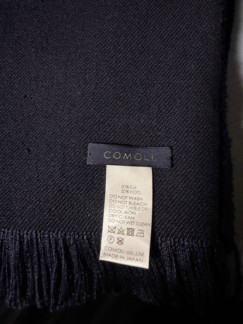 COMOLI シルクウールマフラー ネイビー