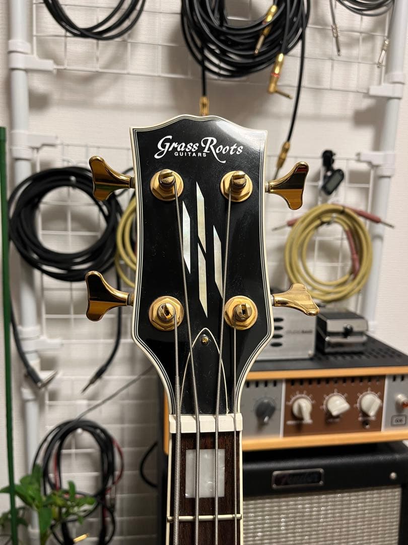 Grassroots les paul bass ホワイト