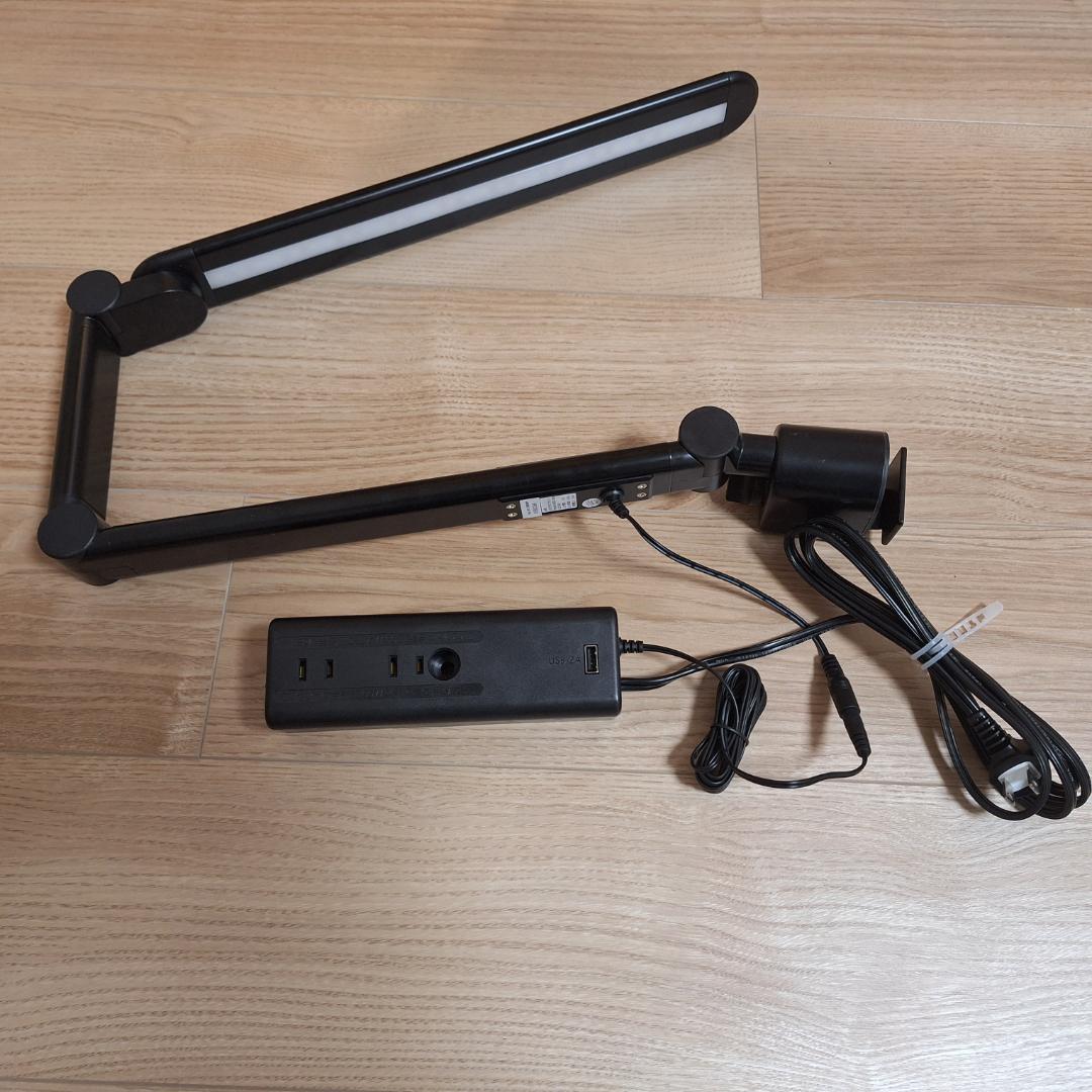 ニトリ　デスク＆ライト　(デニッシュBD23AV)