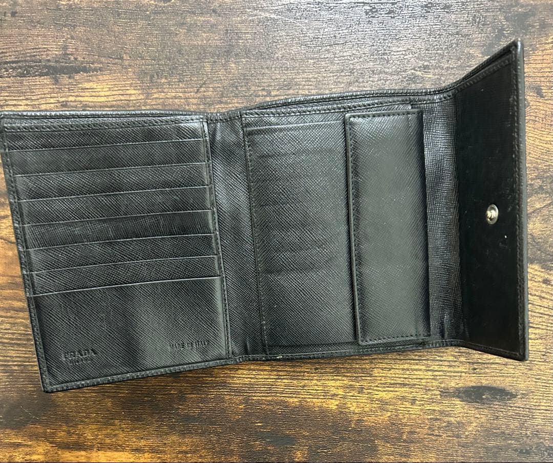 PRADA ブラック レザー 二つ折り財布