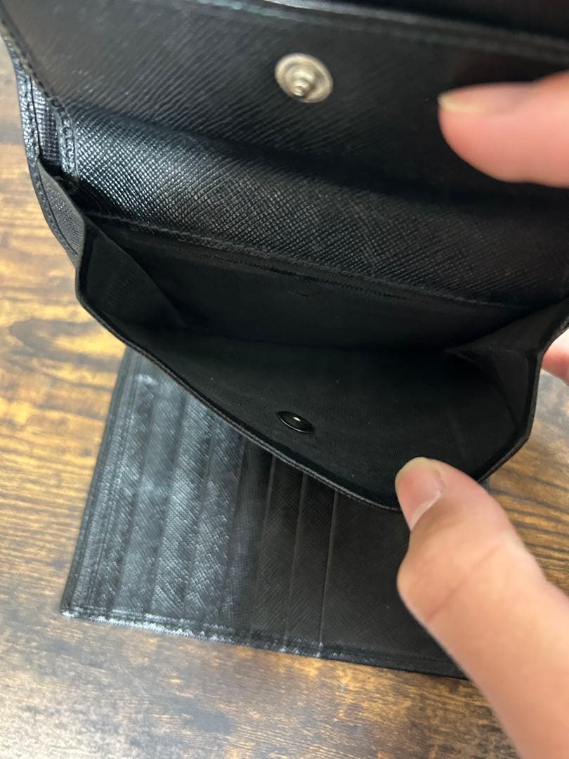 PRADA ブラック レザー 二つ折り財布