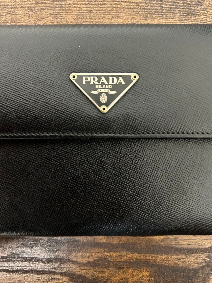 PRADA ブラック レザー 二つ折り財布