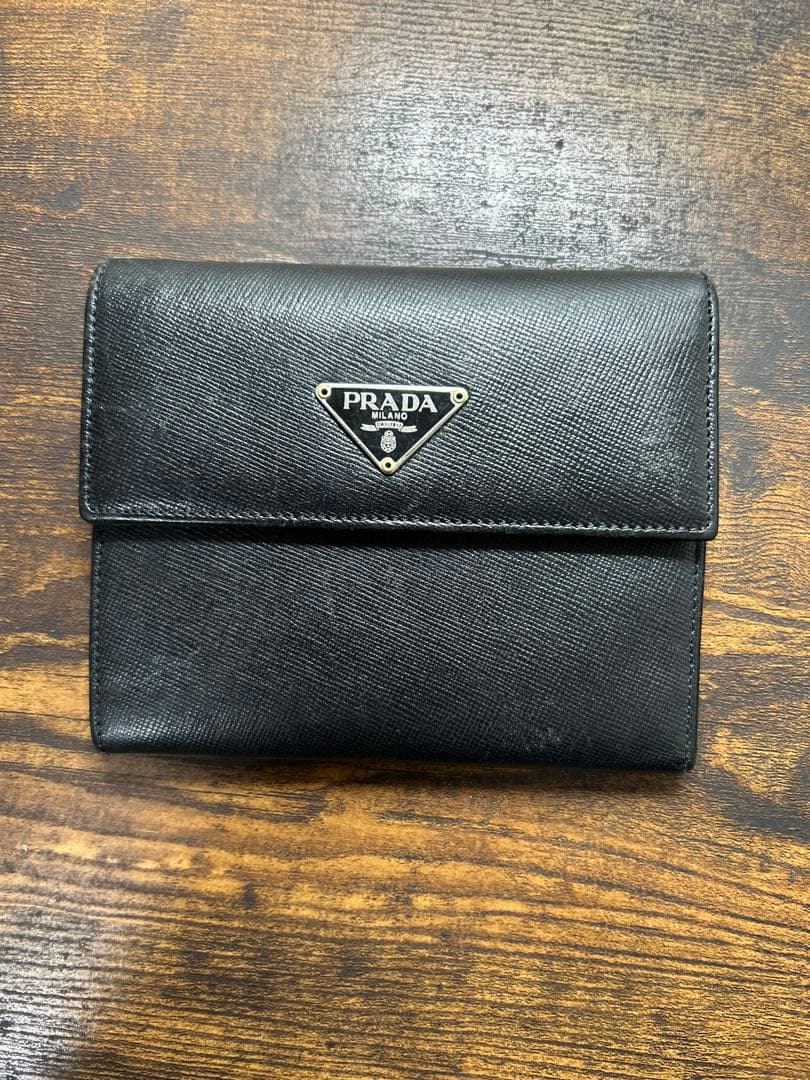 PRADA ブラック レザー 二つ折り財布