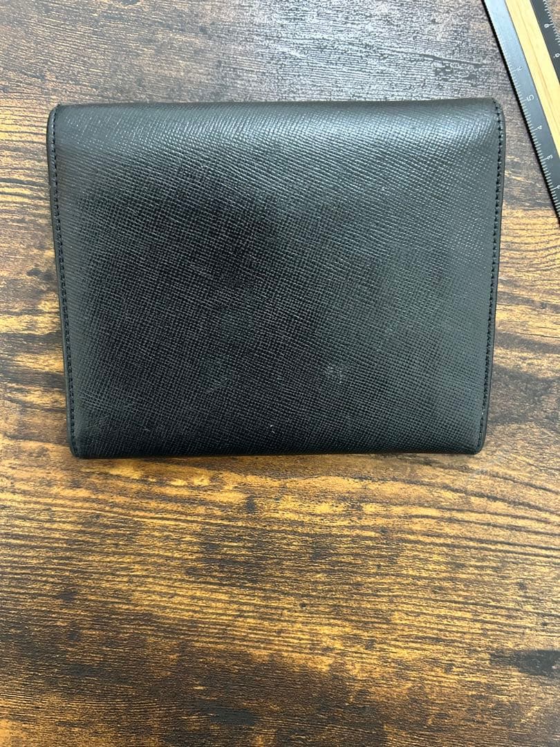 PRADA ブラック レザー 二つ折り財布