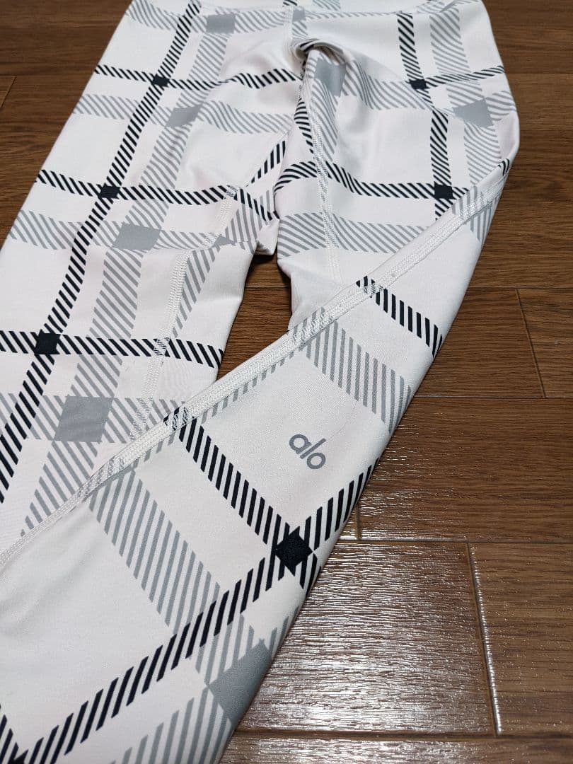 美品 alo yoga チェック柄スパッツ XXS
