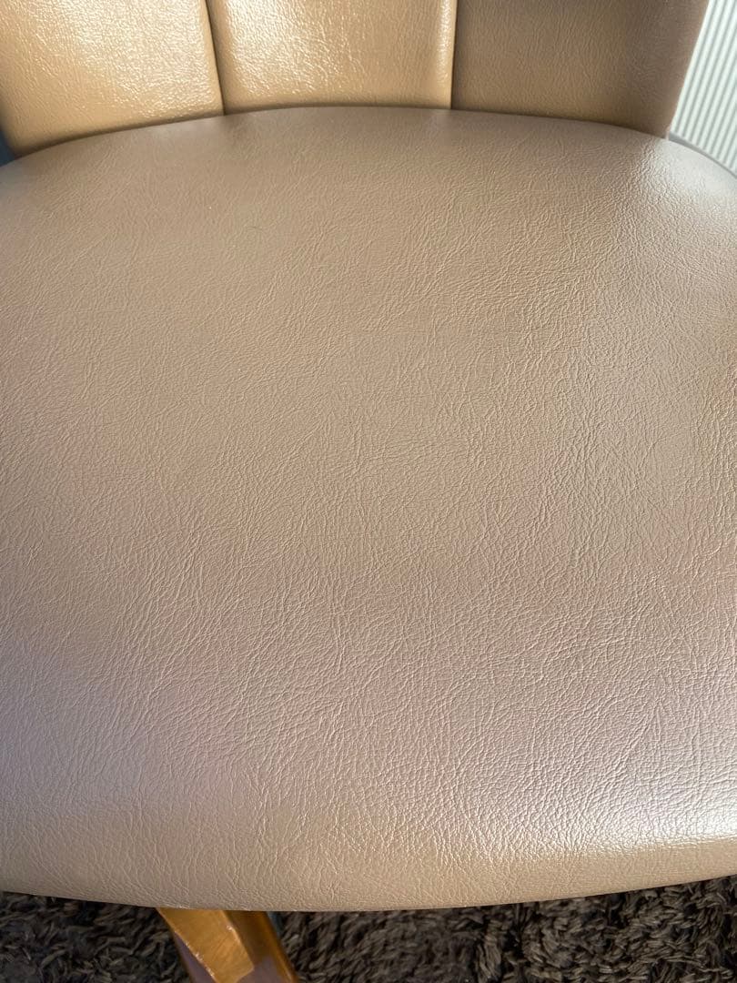 ベージュの木製アームチェア (キャスター付き)ヴィンテージ　レトロ